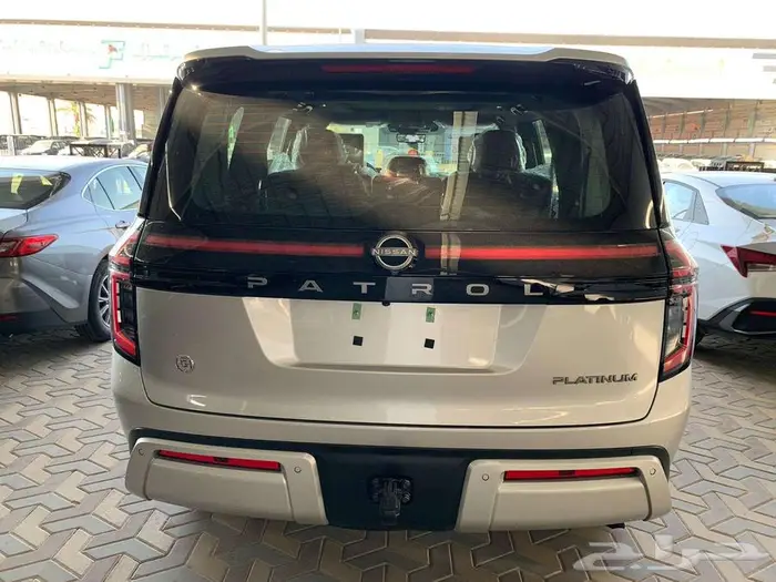 نيسان باترول بلاتنيوم موديل 2025 - فضي 5