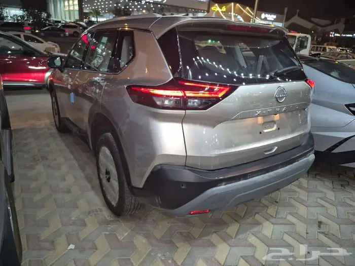نيسان اكس تريل استندر دبل 2025 بنزين7 راكب 5