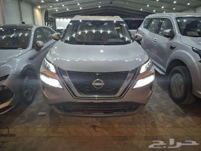 نيسان اكس تريل استندر دبل 2025 بنزين7 راكب 2