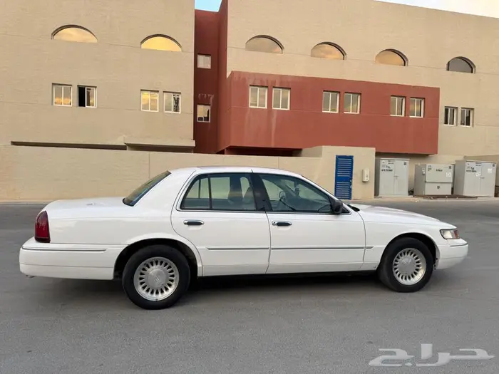 للبيع فورد جراند ماركيز 1999 م نظيف مع لوحة مميزه 6