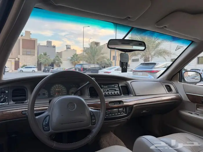 للبيع فورد جراند ماركيز 1999 م نظيف مع لوحة مميزه 9