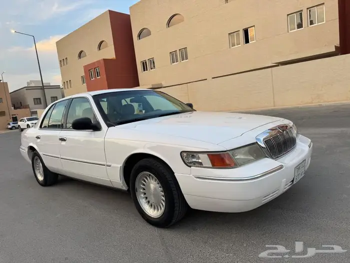 للبيع فورد جراند ماركيز 1999 م نظيف مع لوحة مميزه 1