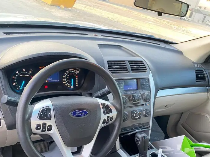 للبيع فورد اكسبلور مديل 2015 لون فضي سعودي 1