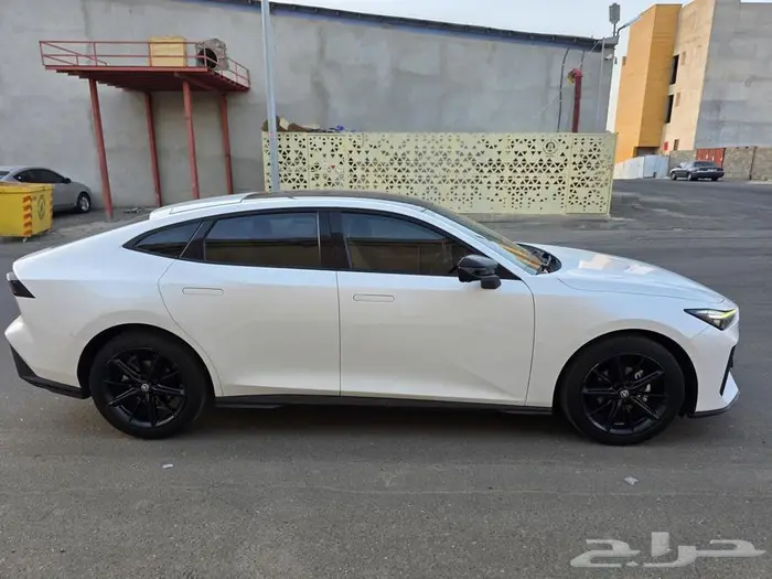 شانجان يوني في هاتشباك 4