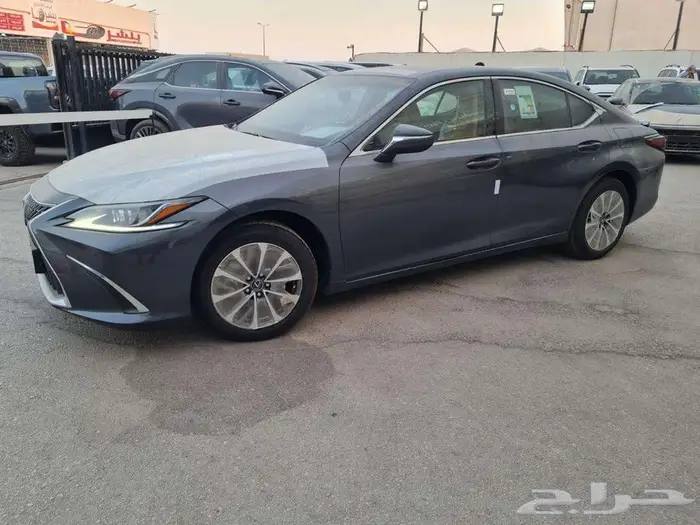 لكزس ES300h هايبرد 2025   رمادي 1