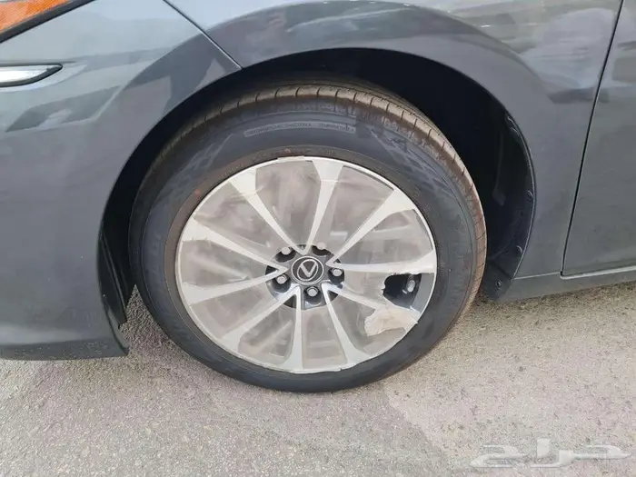 لكزس ES300h هايبرد 2025   رمادي 10
