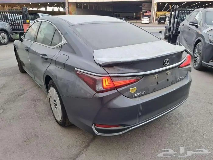 لكزس ES300h هايبرد 2025   رمادي 3