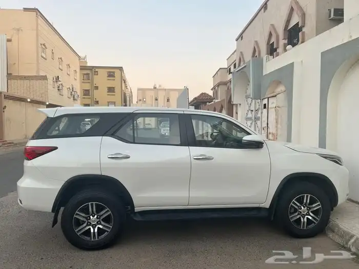 فورتشينر 2022 gx1 اربع سلندر بدون دبل ( وكاله ) 1