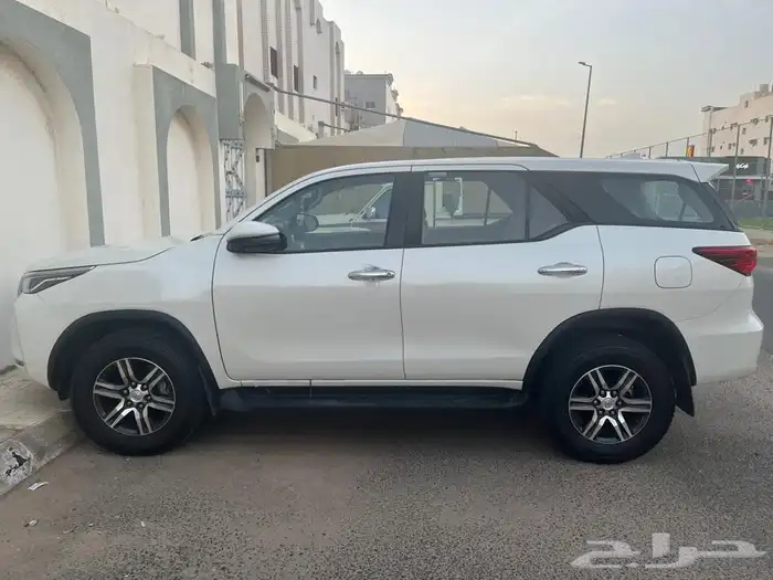 فورتشينر 2022 gx1 اربع سلندر بدون دبل ( وكاله ) 3