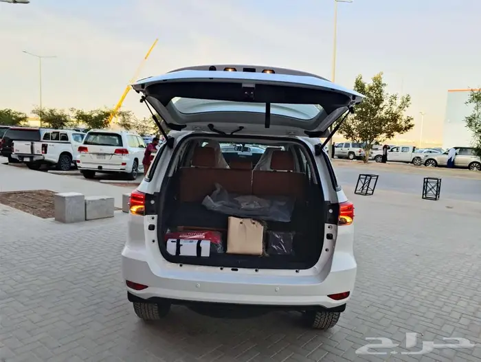 تويوتا فورتشينر GX2 4X4 بنزين دبل موديل 2025 3