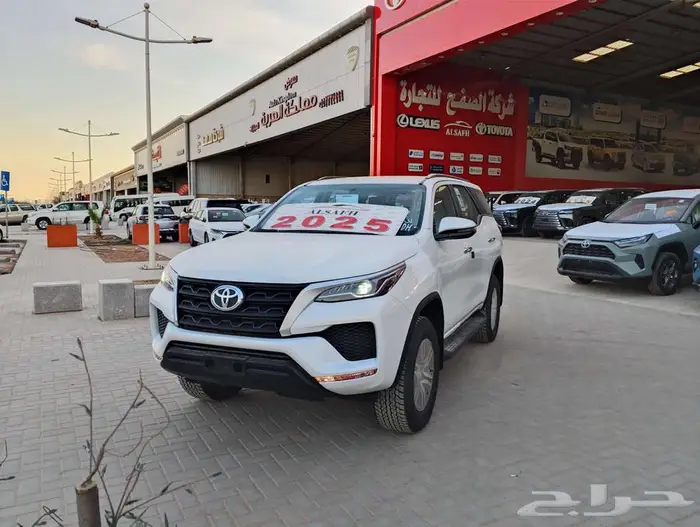 تويوتا فورتشينر GX2 4X4 بنزين دبل موديل 2025 1