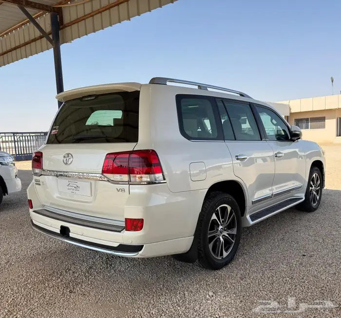 لاندكروزر GXR 2020 تورنق سعودي ماشي 72 فقط 30