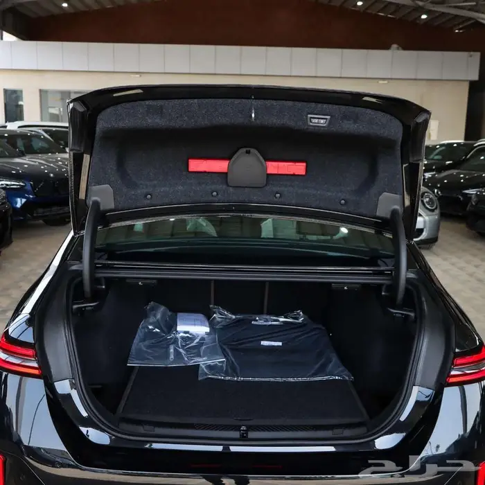 BMW 520 2026 ام كت اسود داخل اسبرسو 18