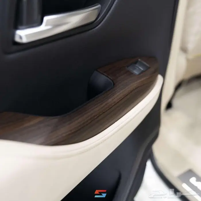 تويوتا لاندكروزر GXR L4 موديل 2025 12