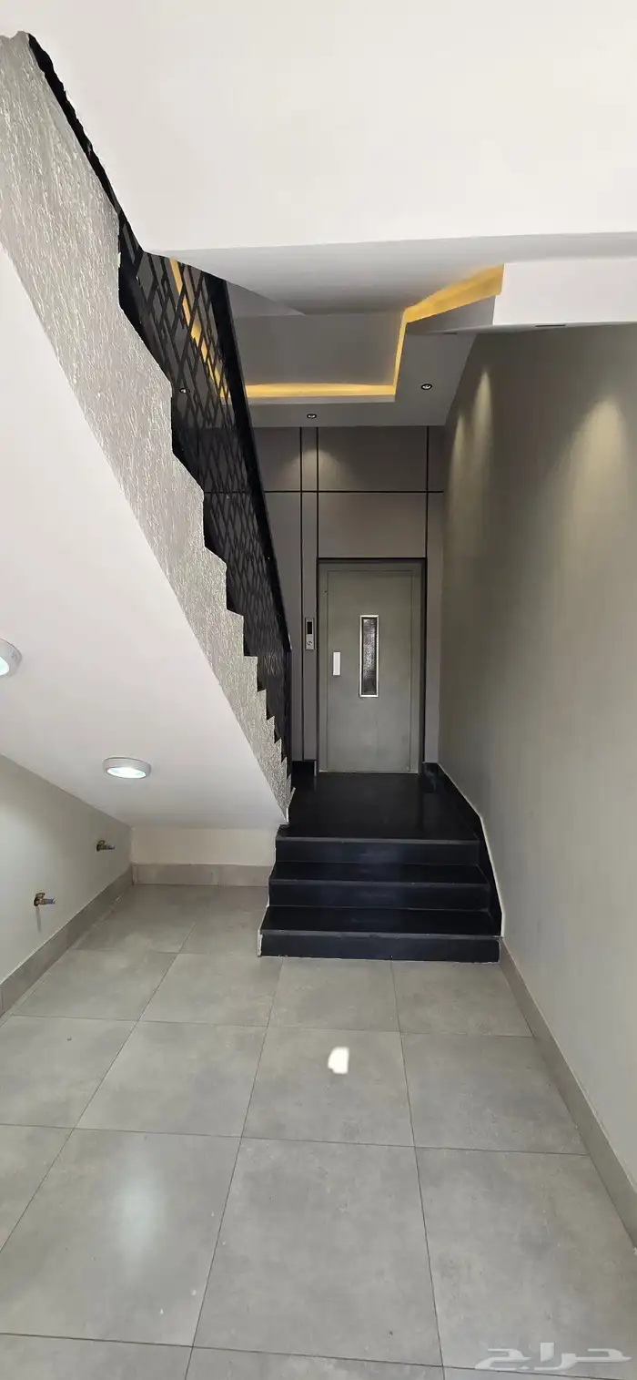 للبيع شقق علويه دره المحاله بالقرب من جامعة الملك خالد 0