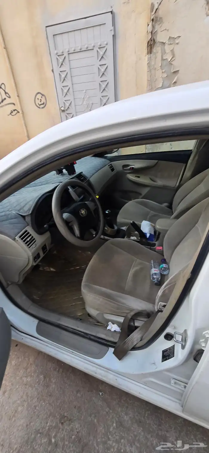 تويوتا كورولا 2013 جير عادي البيع مستعجل ممشى 300 وعليها 3