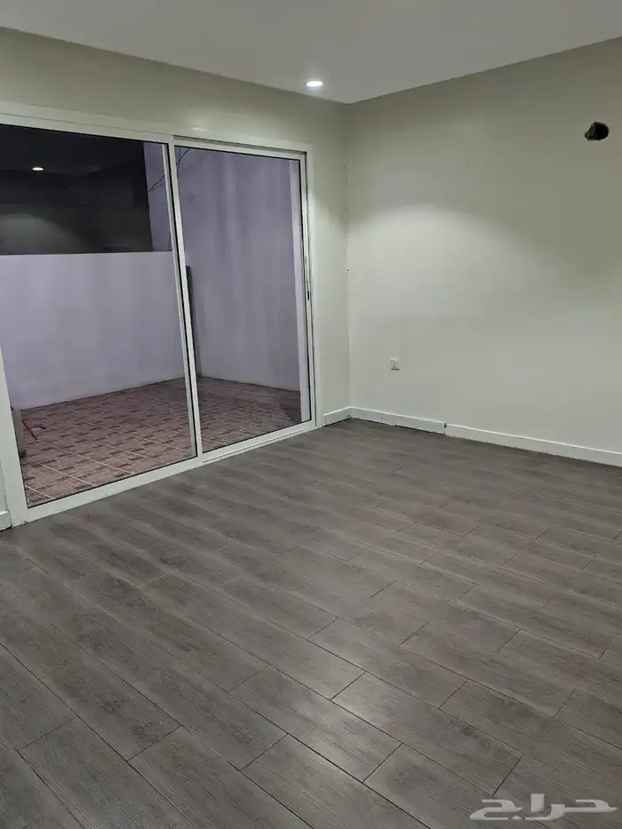 للبيع شقة مجددة دبلكس دورين بالراكة الشمالية 1