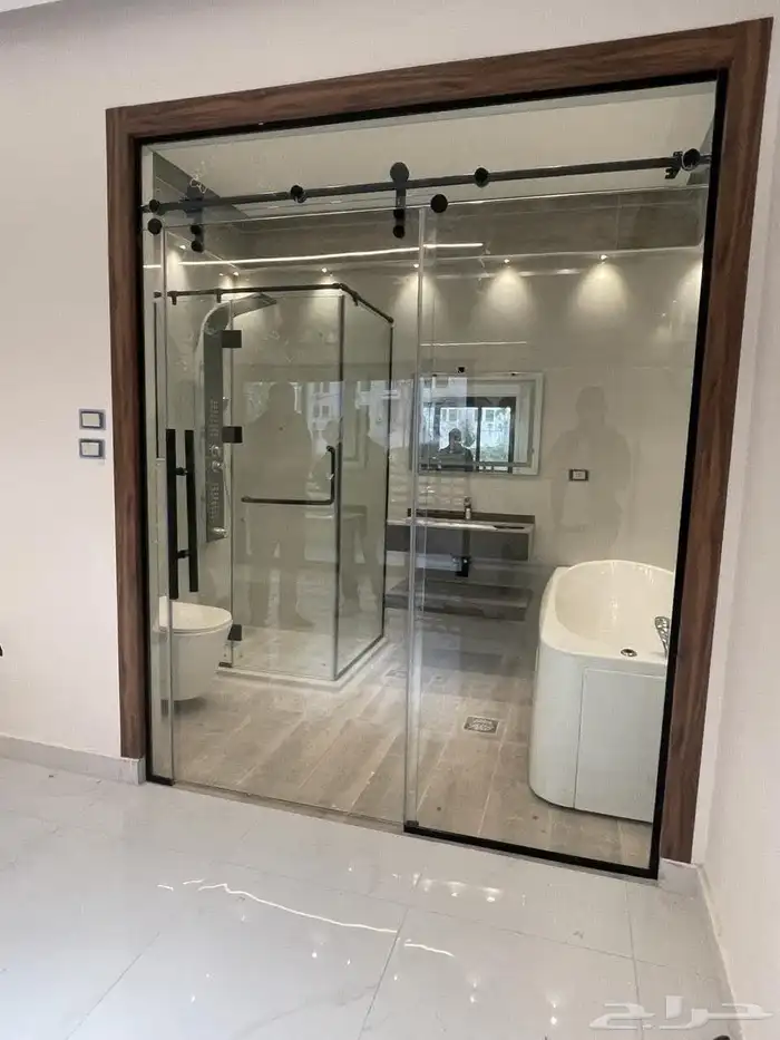 تفصيل مكاتب زجاج سيكوريت قواطع شاور كبائن شاور درابزين سلم 6