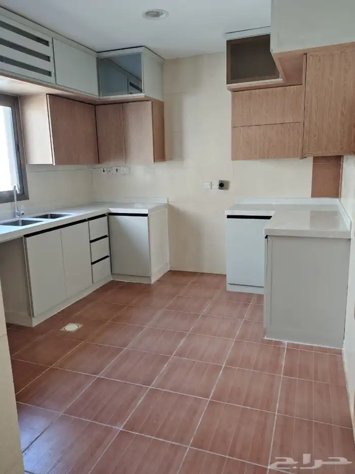 للبيع شقة مجددة دبلكس دورين بالراكة الشمالية 7