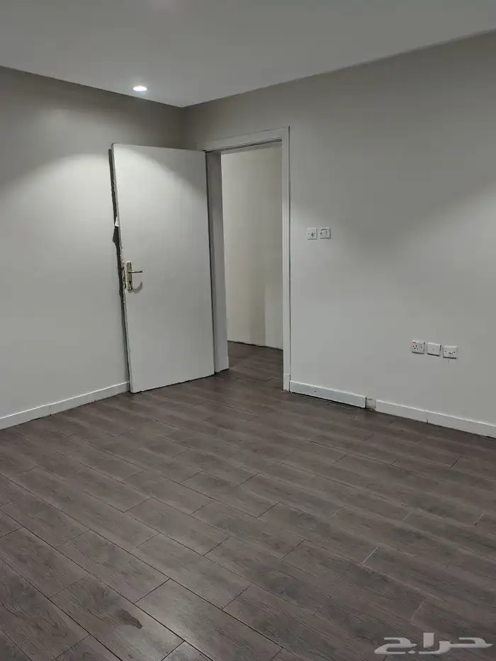 للبيع شقة مجددة دبلكس دورين بالراكة الشمالية 0