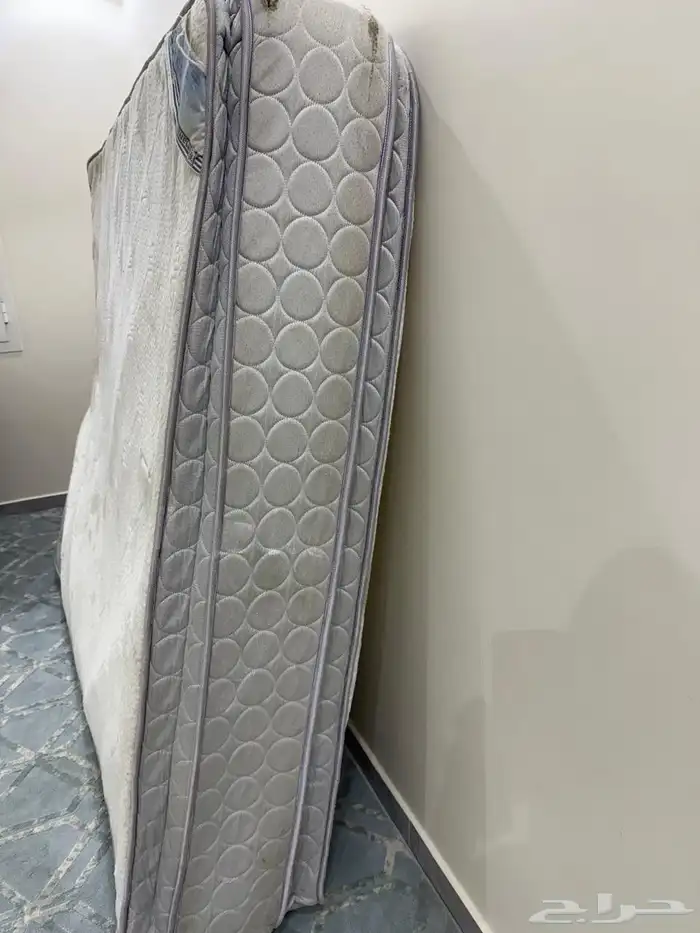 سرير ملكي مع مرتبه فخمة 3