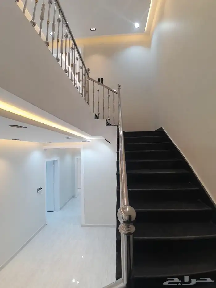 للبيع روف علوي مع ملحق تشطيبات فاخره بحي الطلح 25