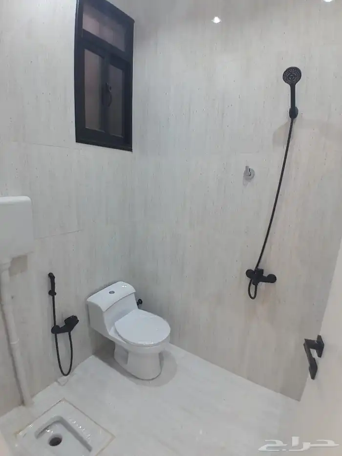 للبيع روف علوي مع ملحق تشطيبات فاخره بحي الطلح 26