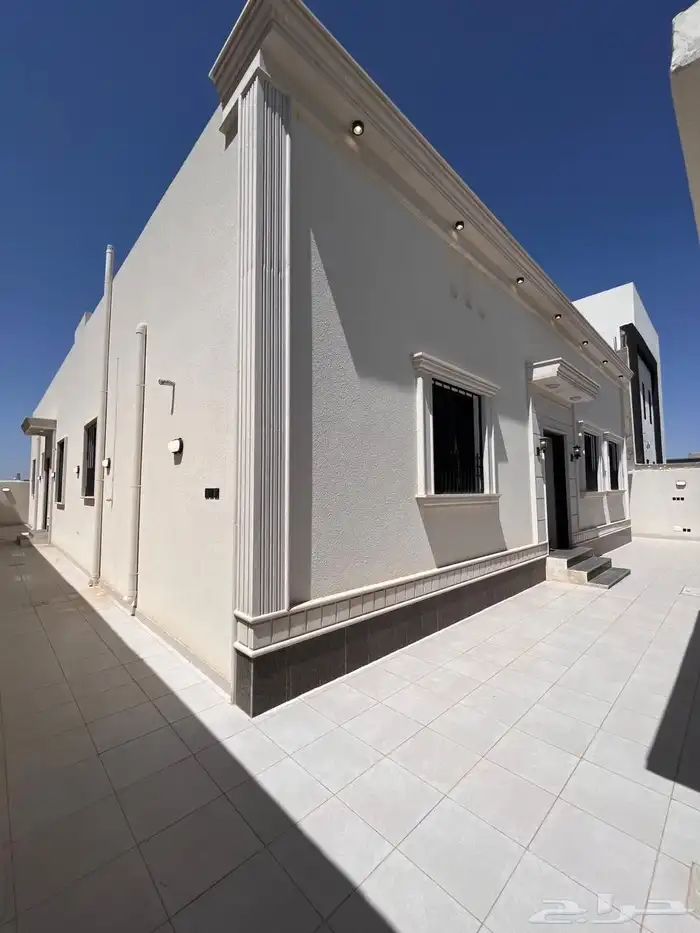 للبيع دور مستقل فى خميس مشيط على مساحه أرض500متر بسعر 700الف 0