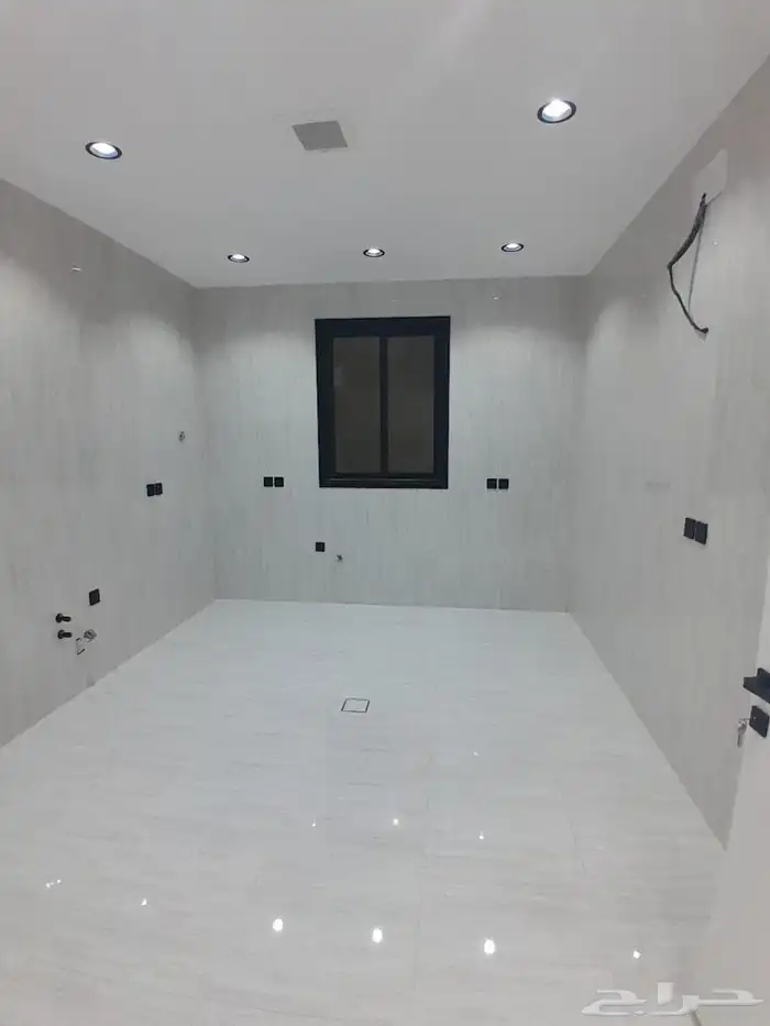 للبيع روف علوي مع ملحق تشطيبات فاخره بحي الطلح 12
