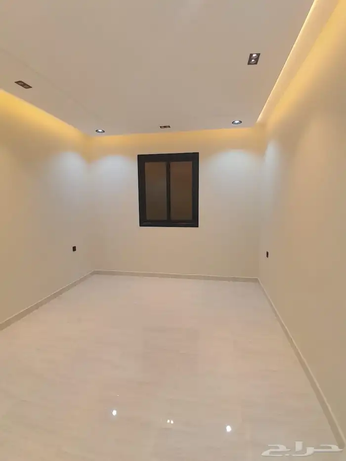 للبيع روف علوي مع ملحق تشطيبات فاخره بحي الطلح 10