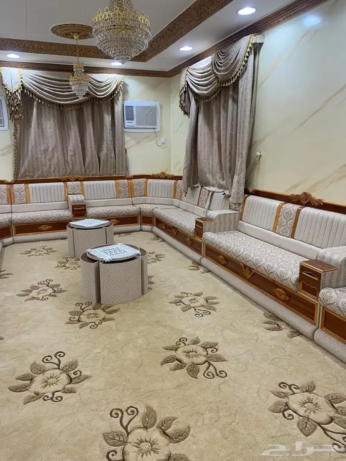 كنب نظيف جدا  وشغل ممتاز مقاس 8  4 مع الفرشه وثلاث ستاير وطاو 0