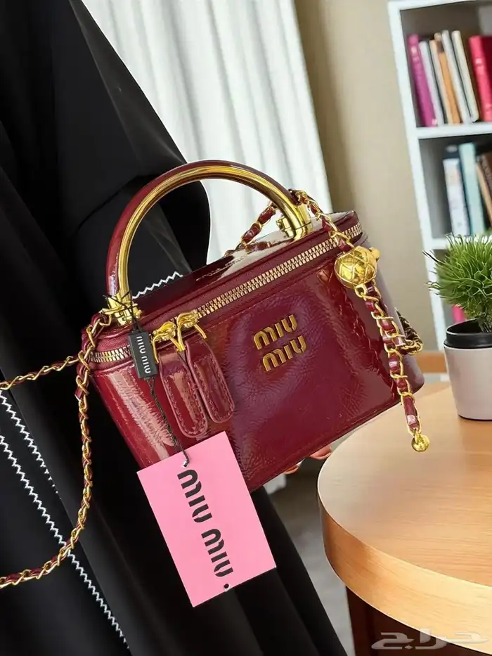 شنط شانيل أوميوميو درجه أولى مع ملحقات الماركه الوان جميله 9