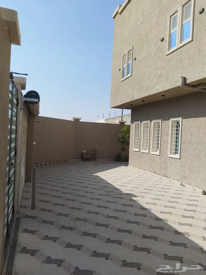 للبيع عماره ركنيه سكنيه في مدينة الأحساء حي الصفاء 14
