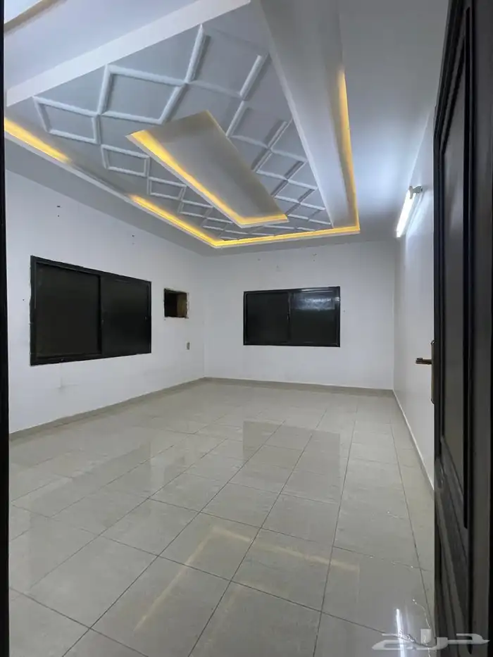 شقه للايجار 4 غرف في حي الجال 0