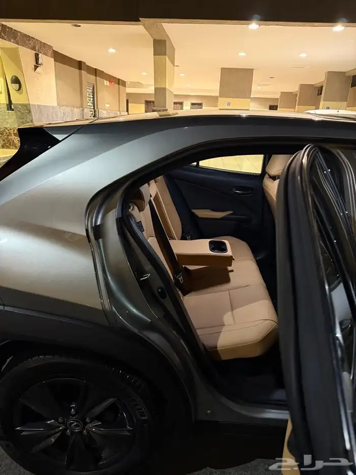 لكزس UX300 2024 ( عداد 5 الاف فقط ) 5