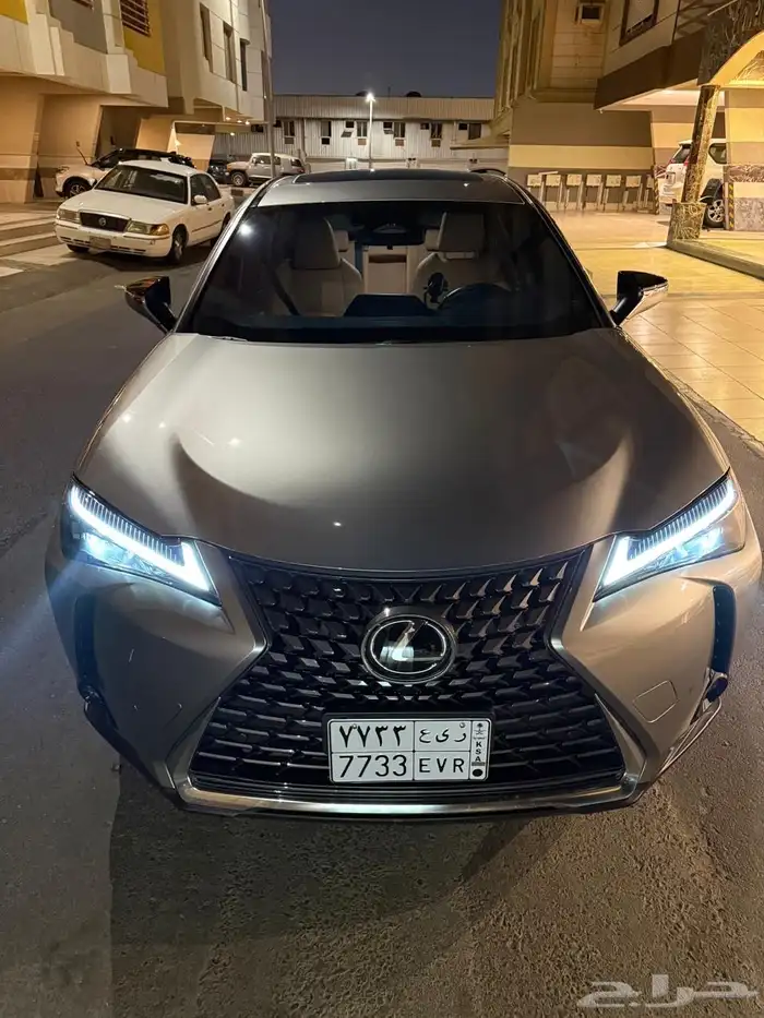 لكزس UX300 2024 ( عداد 5 الاف فقط ) 0