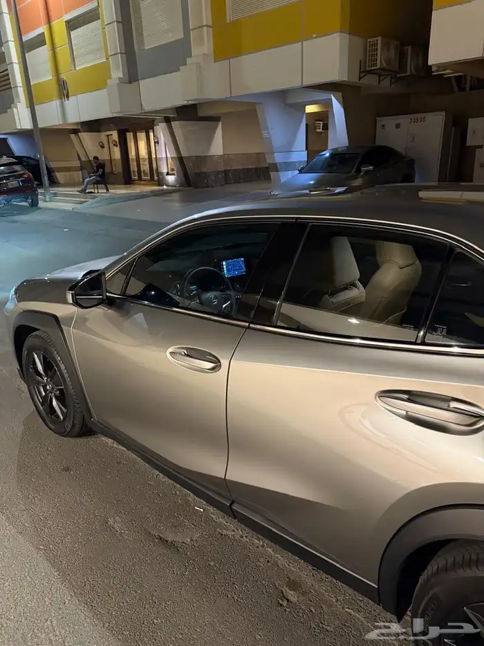 لكزس UX300 2024 ( عداد 5 الاف فقط ) 2