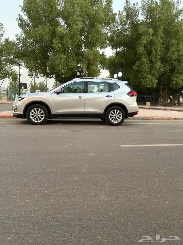 نيسان اكس تريل 10