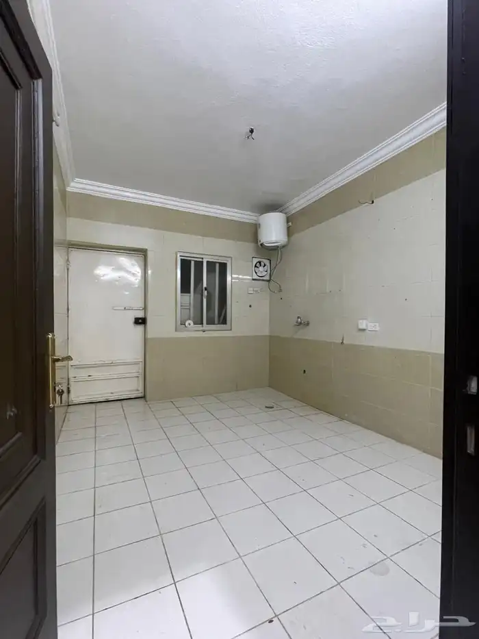 شقه للايجار 4 غرف في حي الجال 2