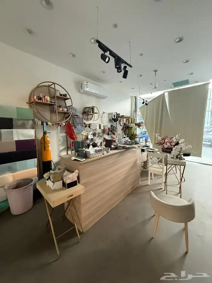 محتويات محل ورد للبيع مستعجل 3