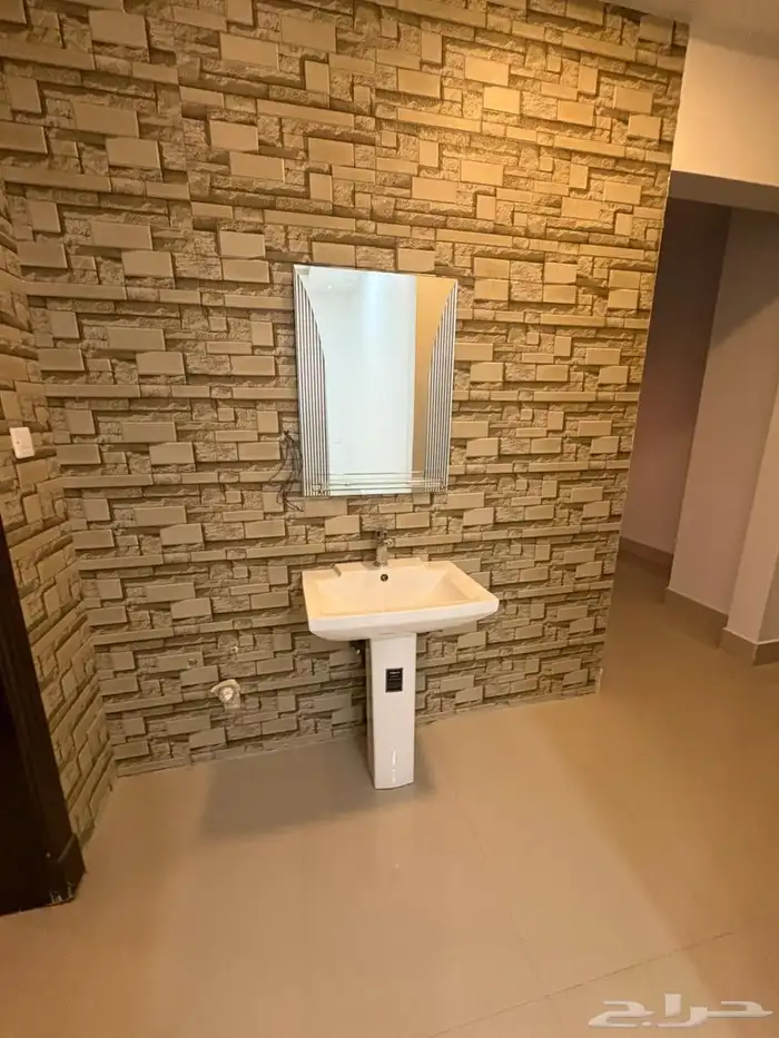 للإيجار شقة من فلة الرياض حي الدرعية 50.000 9