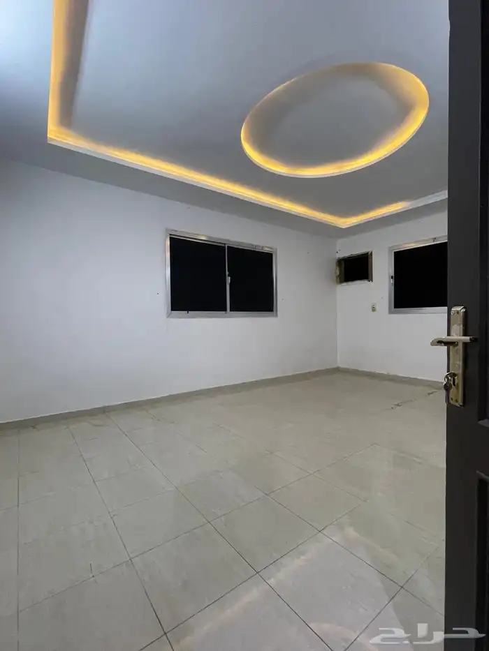 شقه للايجار 4 غرف في حي الجال 1