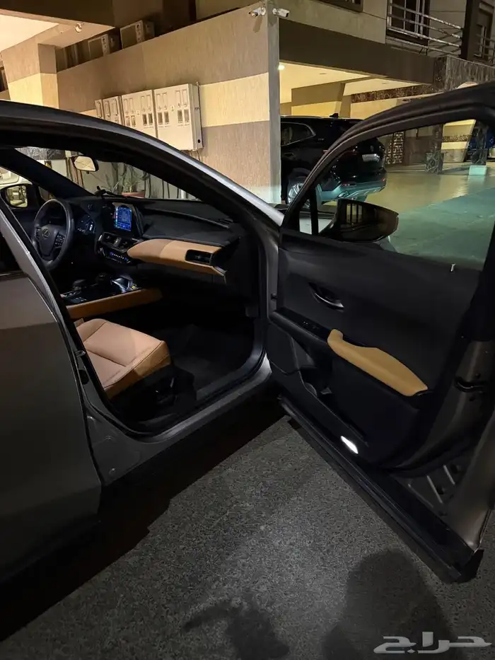 لكزس UX300 2024 ( عداد 5 الاف فقط ) 7