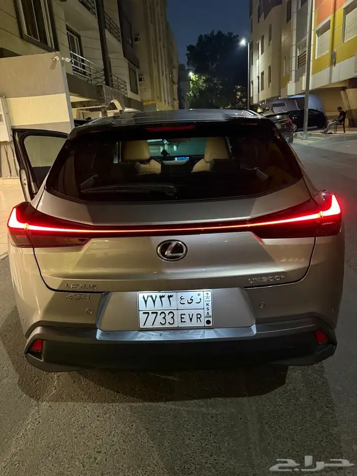 لكزس UX300 2024 ( عداد 5 الاف فقط ) 4