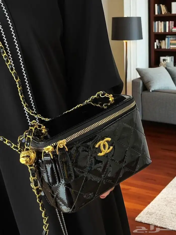 شنط شانيل أوميوميو درجه أولى مع ملحقات الماركه الوان جميله 7