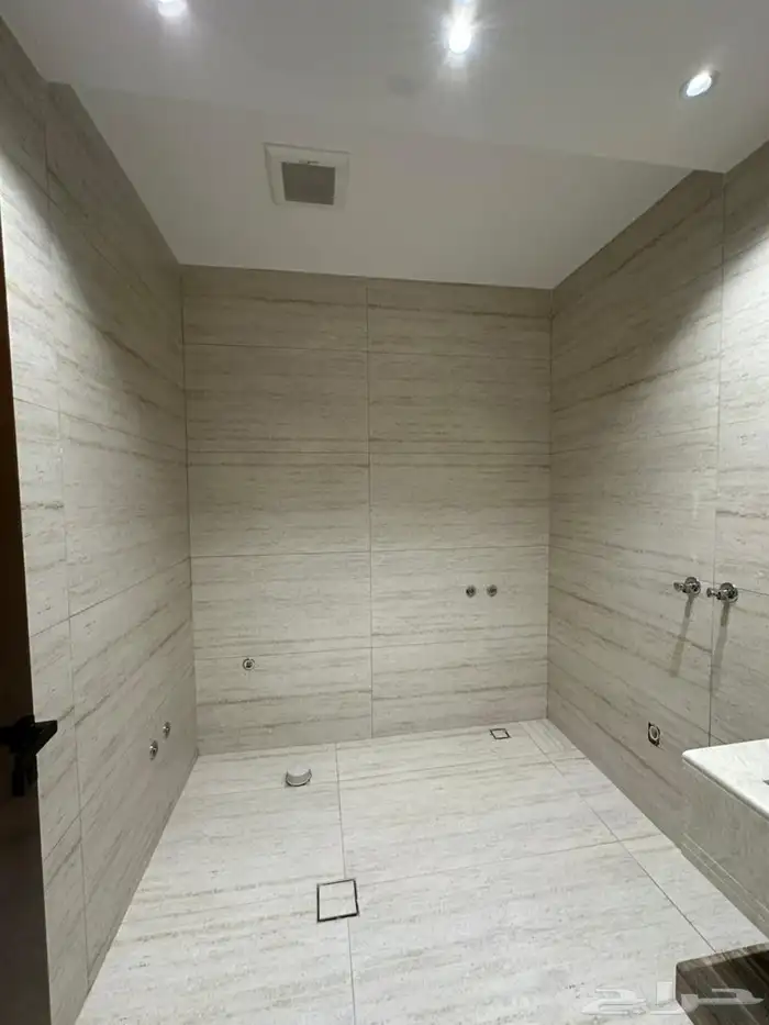 شقة تمليك في حي الحلقة الشرقية بمدخل خاص ب 620 ألف فقط 1