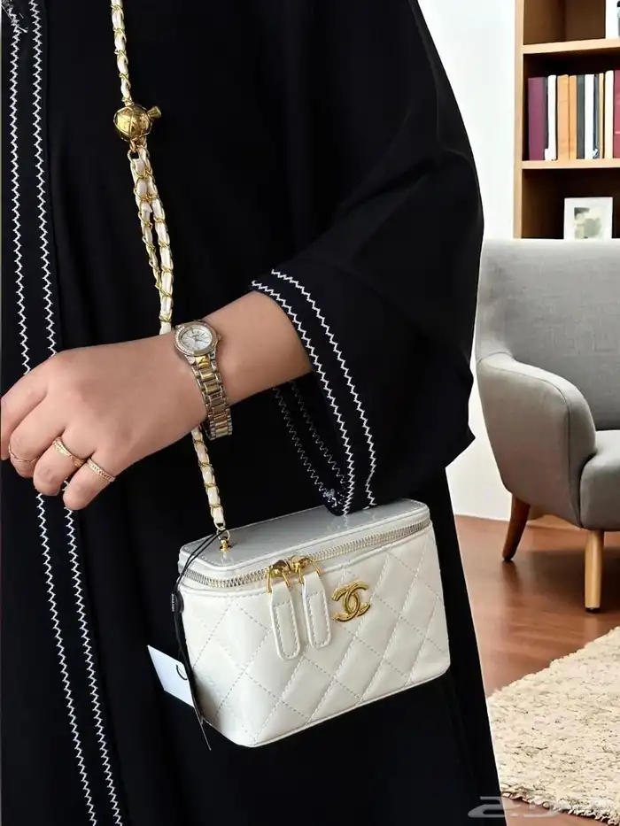 شنط شانيل أوميوميو درجه أولى مع ملحقات الماركه الوان جميله 8