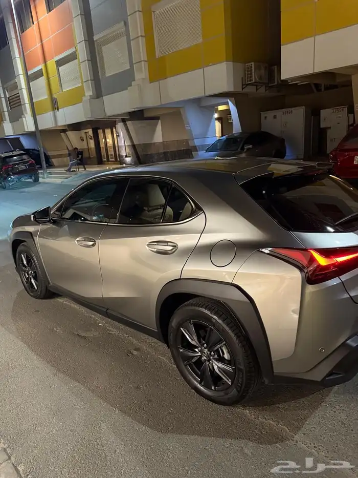 لكزس UX300 2024 ( عداد 5 الاف فقط ) 3