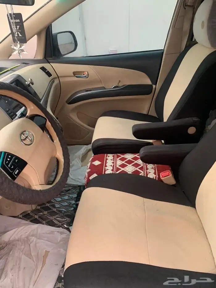 بريفيا تويوتا للبيع موديل 2013 3