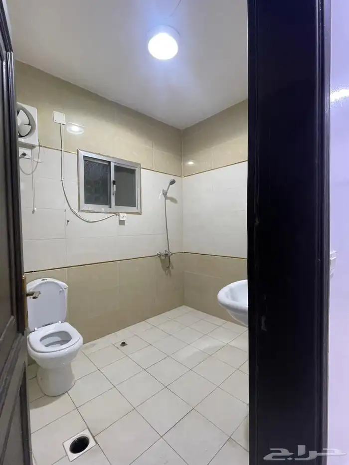 شقه للايجار 4 غرف في حي الجال 5